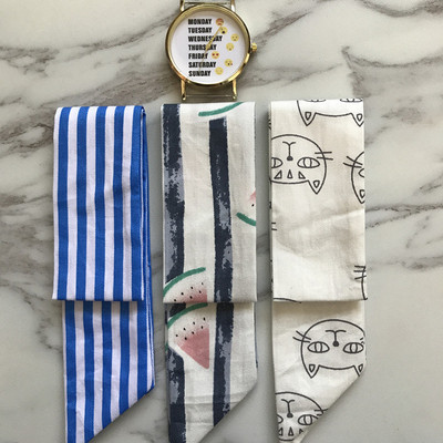 Μοντέρνο γυναικείο  ρολόι με τρία λουράκια σε διάφορα χρώματα