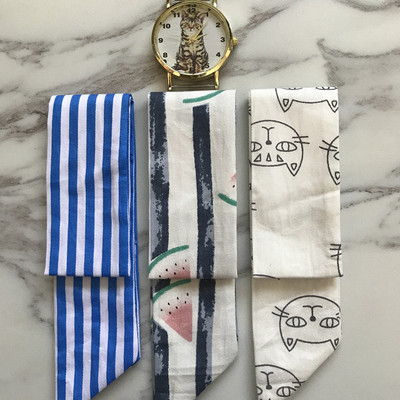 Μοντέρνο γυναικείο  ρολόι με τρία λουράκια σε διάφορα χρώματα