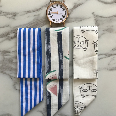 Μοντέρνο γυναικείο  ρολόι με τρία λουράκια σε διάφορα χρώματα