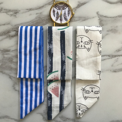 Μοντέρνο γυναικείο  ρολόι με τρία λουράκια σε διάφορα χρώματα