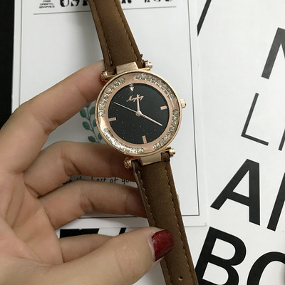 Κομψό γυναικείο ρολόι με δερμάτινο λουράκι σε δύο μοντέλα