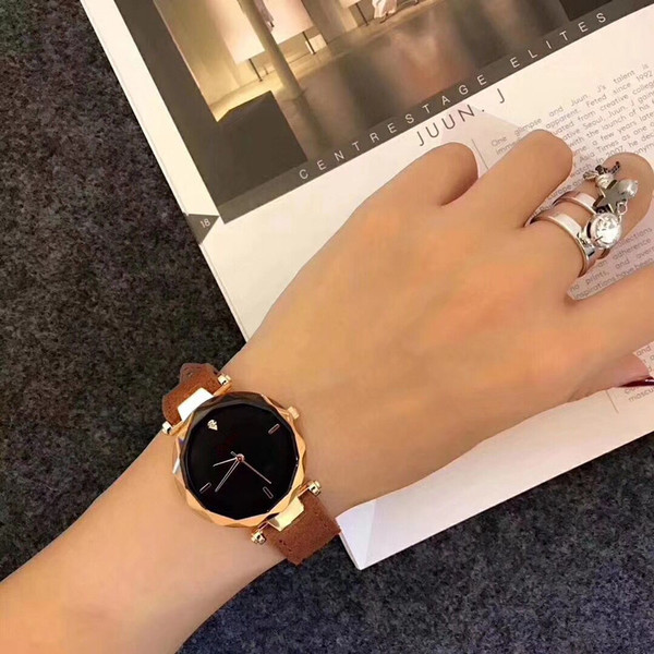 Κομψό γυναικείο ρολόι με δερμάτινο λουράκι σε δύο μοντέλα