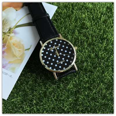 Női napi karóra ökobőr szíjjal, fekete-fehér színben