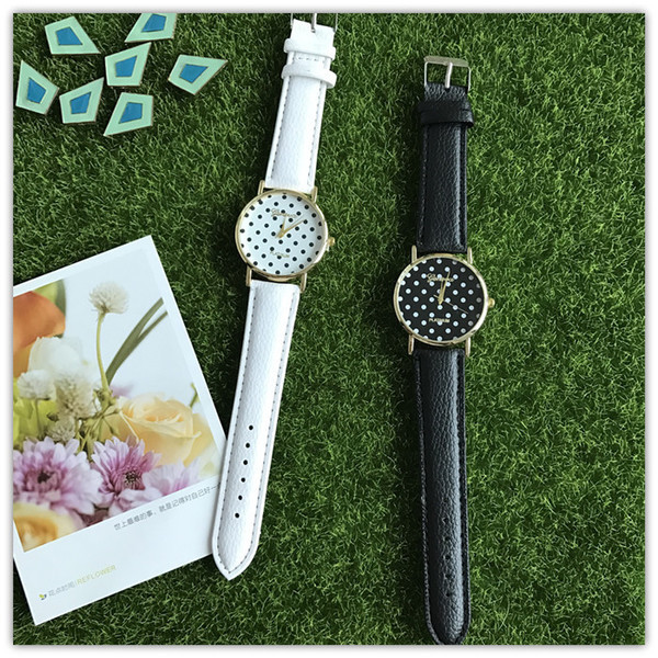 Női napi karóra ökobőr szíjjal, fekete-fehér színben