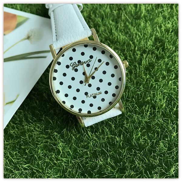 Női napi karóra ökobőr szíjjal, fekete-fehér színben