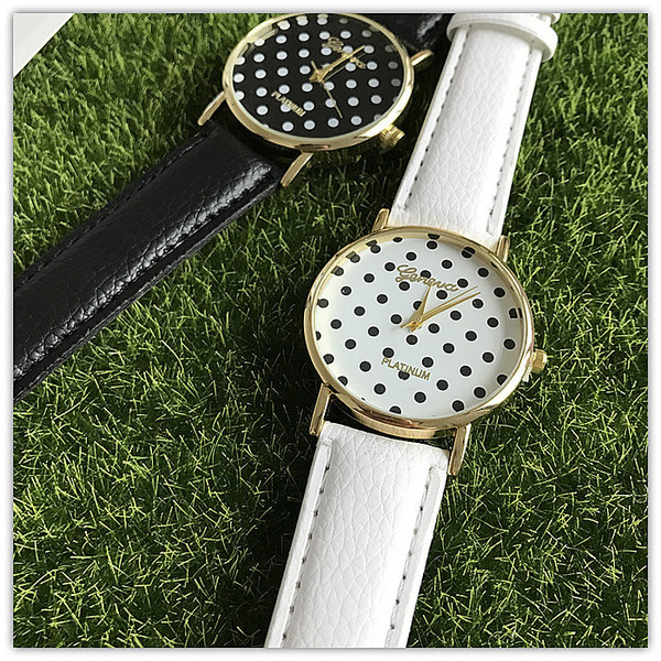 Női napi karóra ökobőr szíjjal, fekete-fehér színben