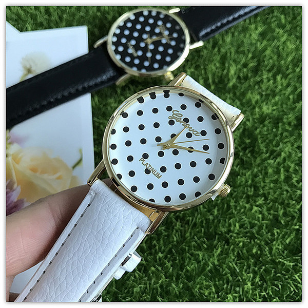 Női napi karóra ökobőr szíjjal, fekete-fehér színben