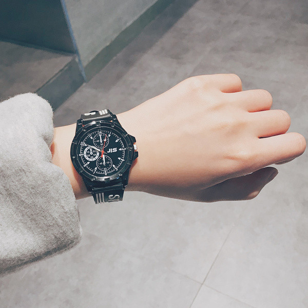 Férfi karóra fekete-fehér felirattal