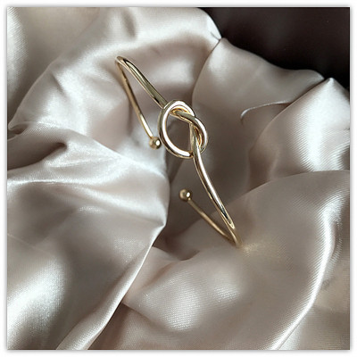 Κομψό γυναικείο βραχιόλι  σε χρυσό και ασημί χρώμα