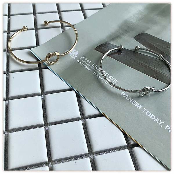 Κομψό γυναικείο βραχιόλι  σε χρυσό και ασημί χρώμα