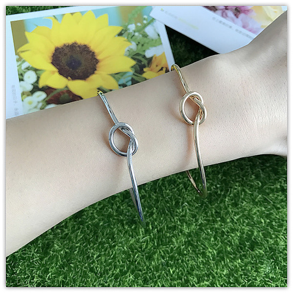 Κομψό γυναικείο βραχιόλι  σε χρυσό και ασημί χρώμα