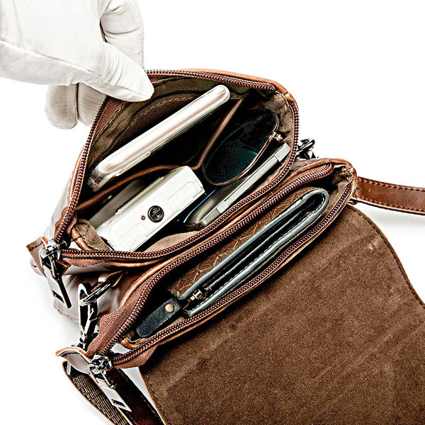 Κομψή νδρική δερματίνη τσάντα  σε καφέ χρώμα