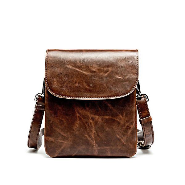 Κομψή νδρική δερματίνη τσάντα  σε καφέ χρώμα