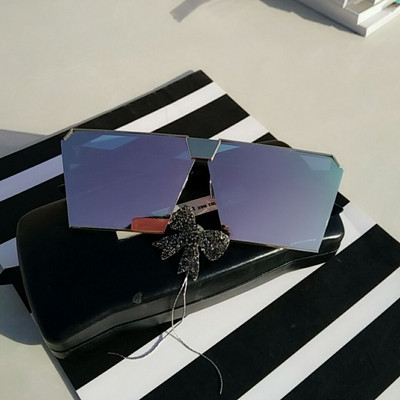 Μοντέρνα γυαλιά ηλίου με καθρέφτη εμφάνιση κατάλληλα για γυναίκες και άνδρες