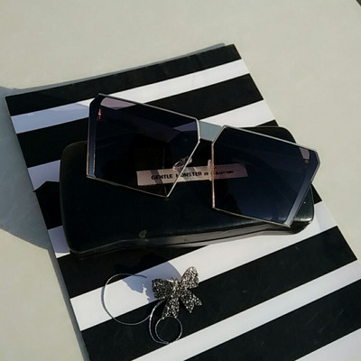 Μοντέρνα γυαλιά ηλίου με καθρέφτη εμφάνιση κατάλληλα για γυναίκες και άνδρες