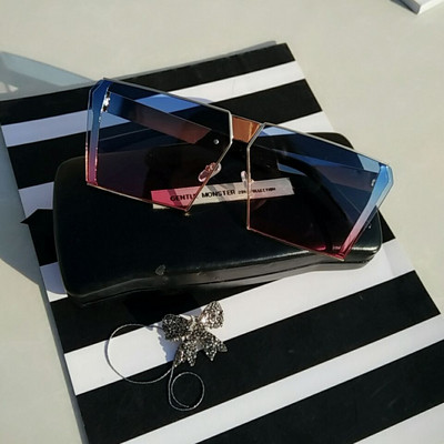 Μοντέρνα γυαλιά ηλίου με καθρέφτη εμφάνιση κατάλληλα για γυναίκες και άνδρες