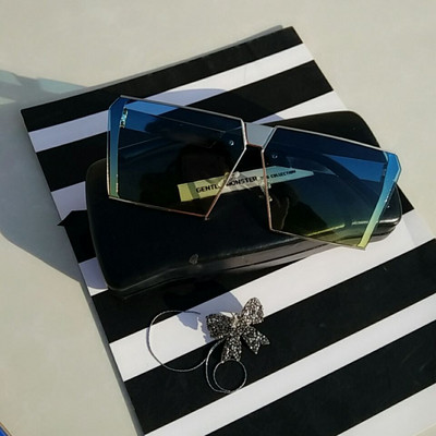 Μοντέρνα γυαλιά ηλίου με καθρέφτη εμφάνιση κατάλληλα για γυναίκες και άνδρες