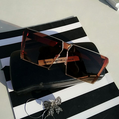 Μοντέρνα γυαλιά ηλίου με καθρέφτη εμφάνιση κατάλληλα για γυναίκες και άνδρες