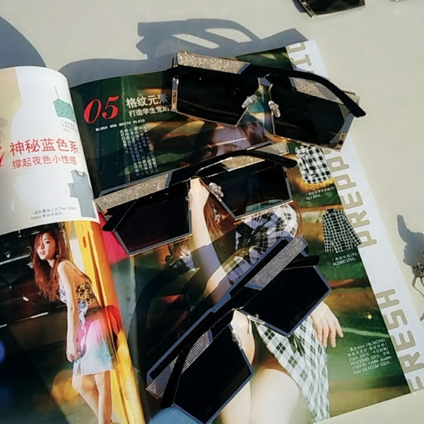 Μοντέρνα γυαλιά ηλίου με καθρέφτη εμφάνιση κατάλληλα για γυναίκες και άνδρες