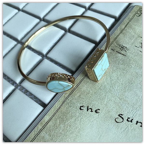 Modern női karkötő arany színű kövekkel - két modell