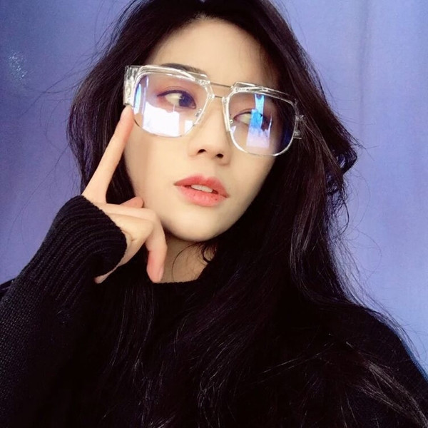 Νέο μοντέλο γυναικέια διαφανή γυαλιά με ενδιαφέρον πλαίσιο