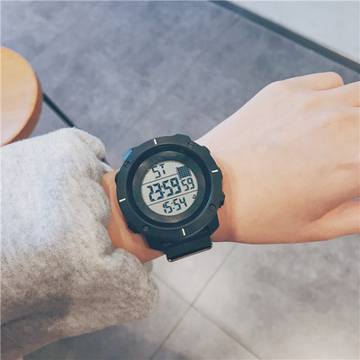 Καθημερινό ανδρικό  ρολόι  σε τέσσερα χρώματα