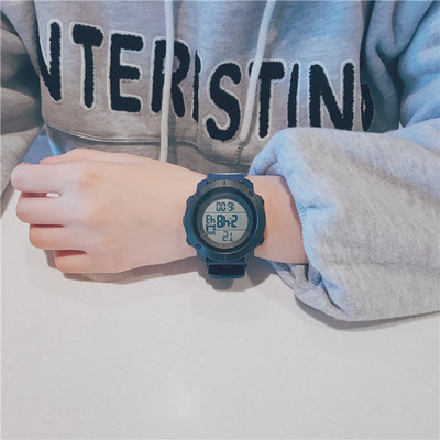 Καθημερινό ανδρικό  ρολόι  σε τέσσερα χρώματα