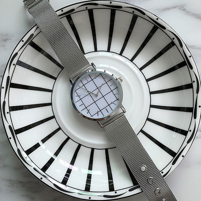 Női aktuális karóra több színben