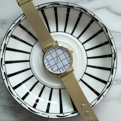 Női aktuális karóra több színben