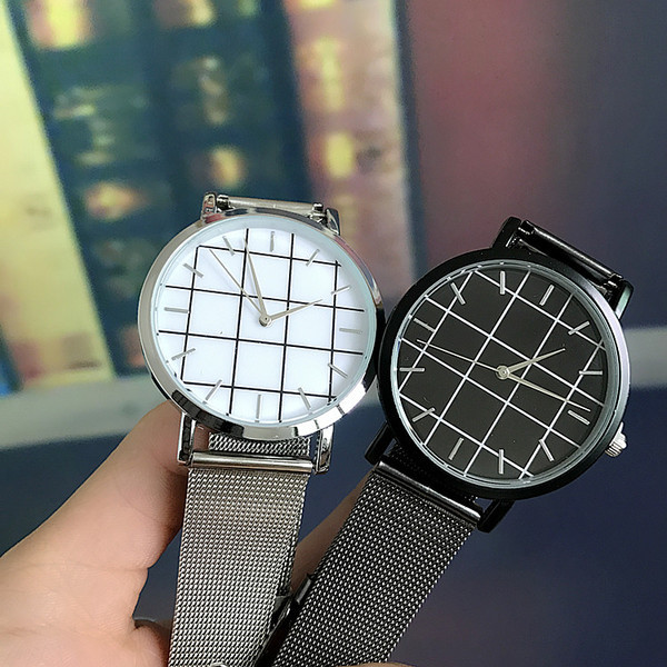 Női aktuális karóra több színben