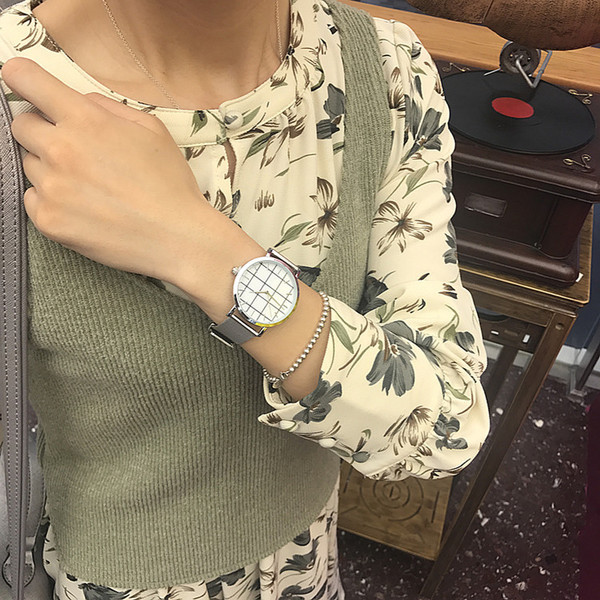 Női aktuális karóra több színben