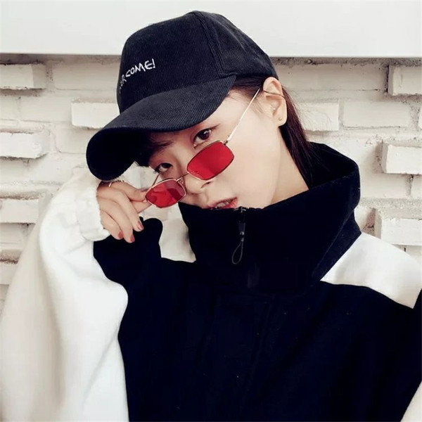 Modern női szemüveg - retro stílusú több színben