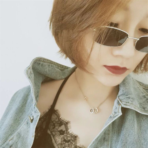 Modern női szemüveg - retro stílusú több színben