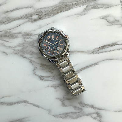 Κομψό ανδρικό ρολόι με μεταλλική αλισίδα σε διάφορα χρώματα