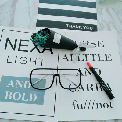 Stílusos női napszemüveg több színben