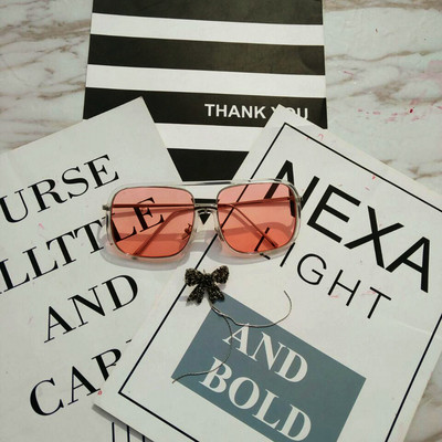 Stílusos női napszemüveg több színben