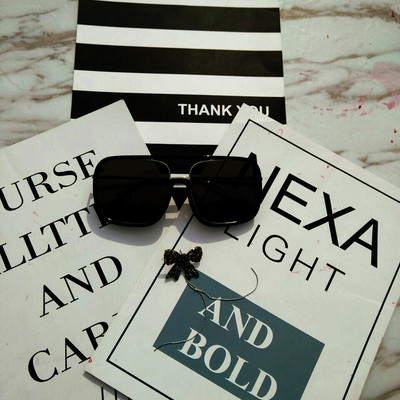 Stílusos női napszemüveg több színben