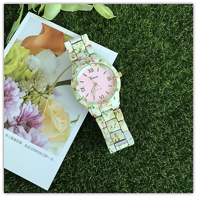 Μοντ΄ερνο γυναικείο ρολόι με floral μοτίβα σε διάφορα χρώματα