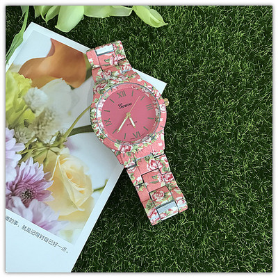 Μοντ΄ερνο γυναικείο ρολόι με floral μοτίβα σε διάφορα χρώματα