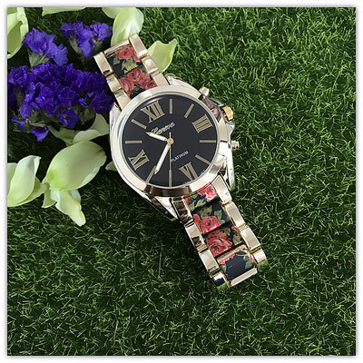 Μοντέρνο γυναικείο  ρολόι με τρία χρώματα