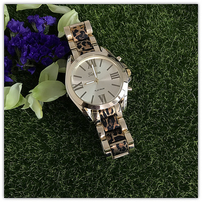 Μοντέρνο γυναικείο  ρολόι με τρία χρώματα