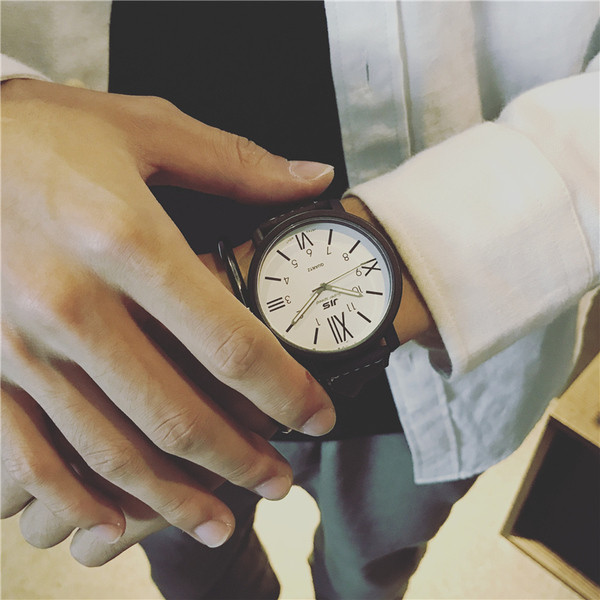 Κομψό ανδρικό ρολόι σε μαύρο και άσπρο χεώμα