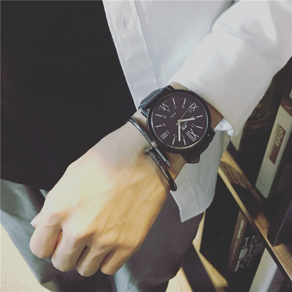 Κομψό ανδρικό ρολόι σε μαύρο και άσπρο χεώμα