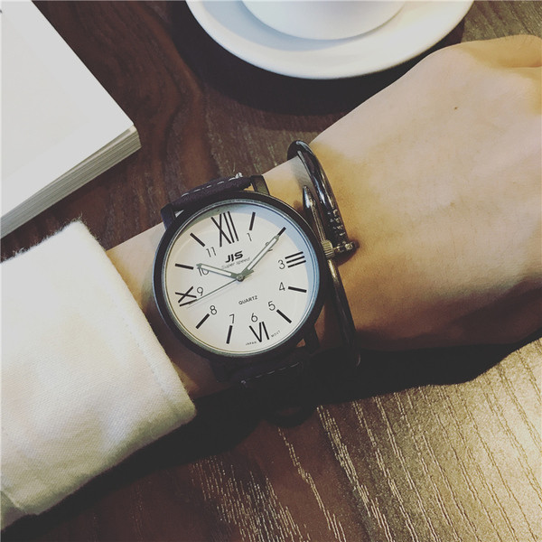 Κομψό ανδρικό ρολόι σε μαύρο και άσπρο χεώμα