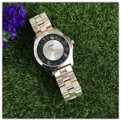 Női modern karóra színes számokkal