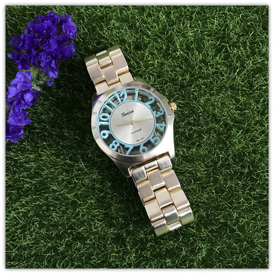 Női modern karóra színes számokkal