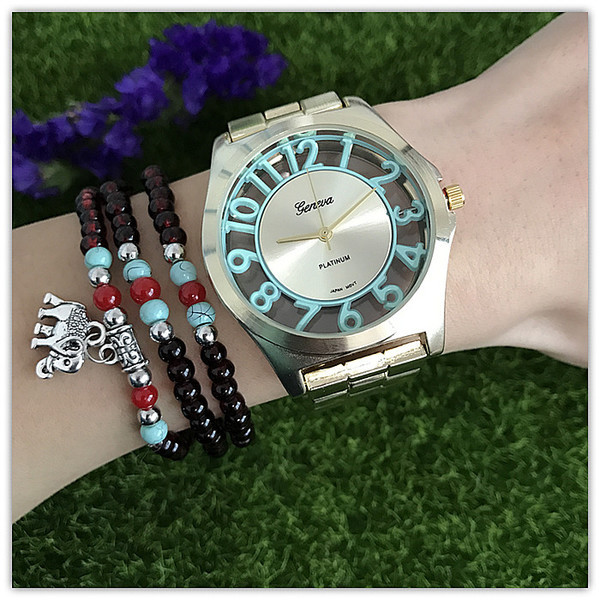 Női modern karóra színes számokkal