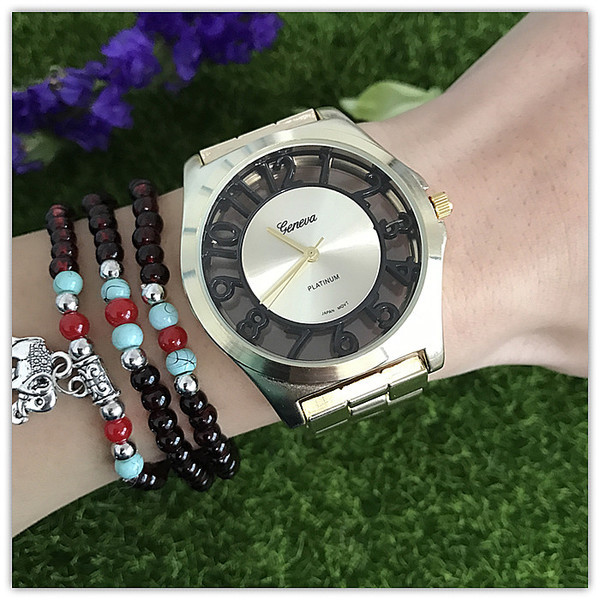 Női modern karóra színes számokkal