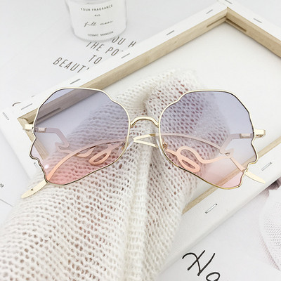 Μοντέρνο μοντέλο γυναικεία γυαλιά ηλίου σε διάφορα χρώματα