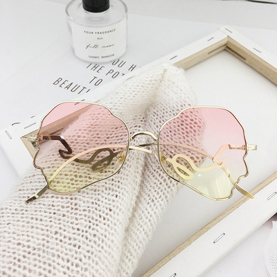 Μοντέρνο μοντέλο γυναικεία γυαλιά ηλίου σε διάφορα χρώματα